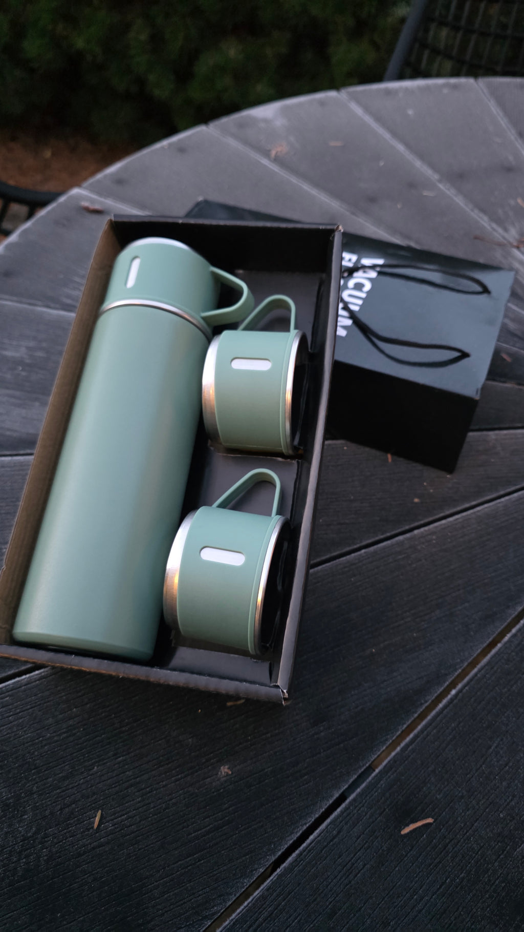 Lækker termoflaske med 3 termokopper