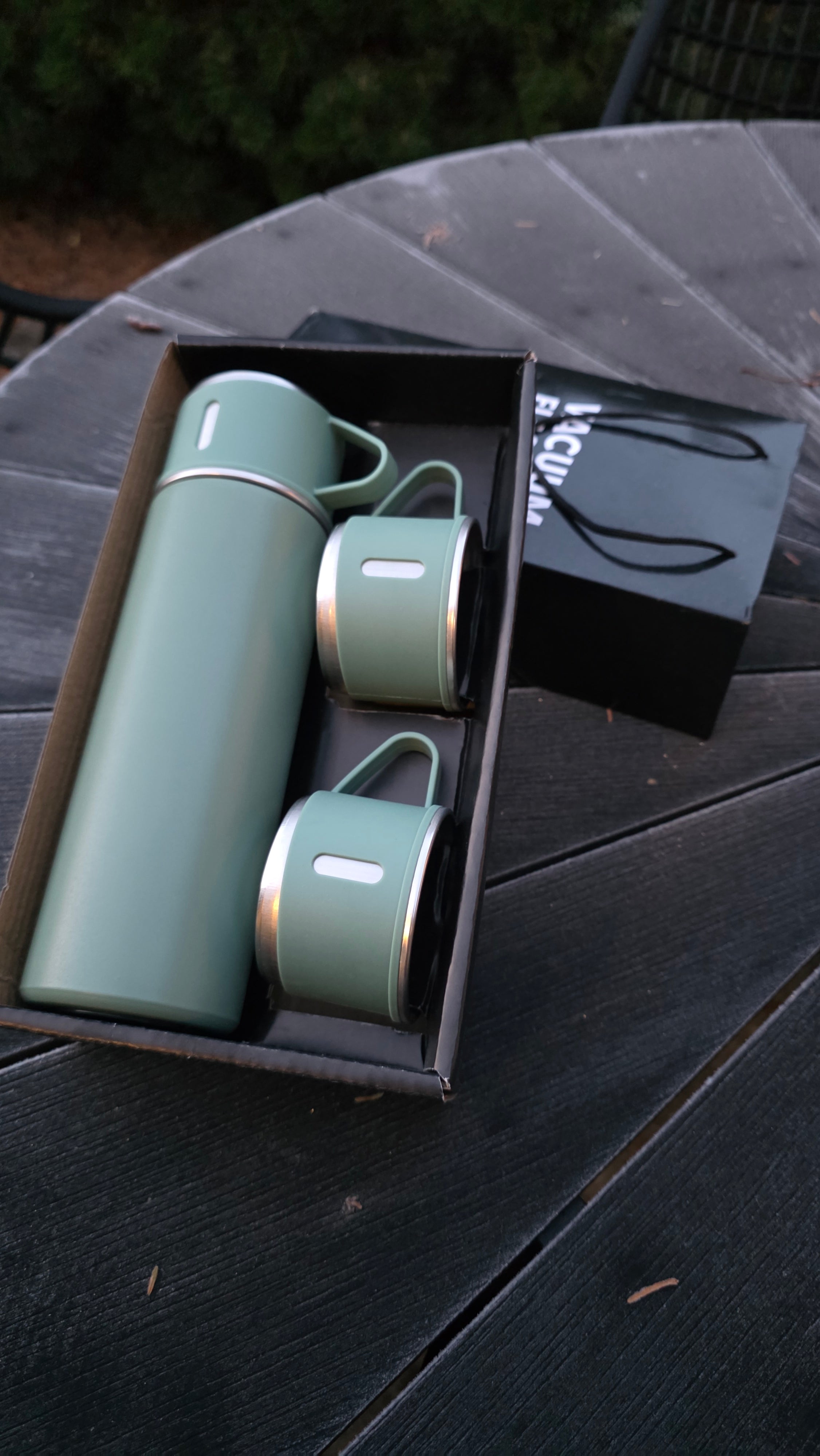 Lækker termoflaske med 3 termokopper