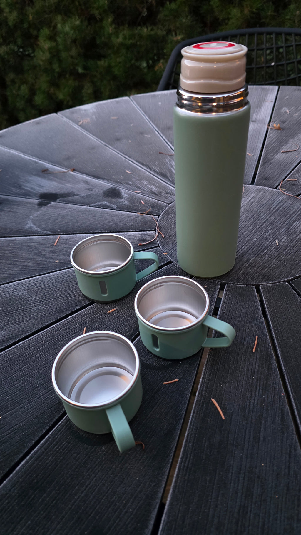 Lækker termoflaske med 3 termokopper